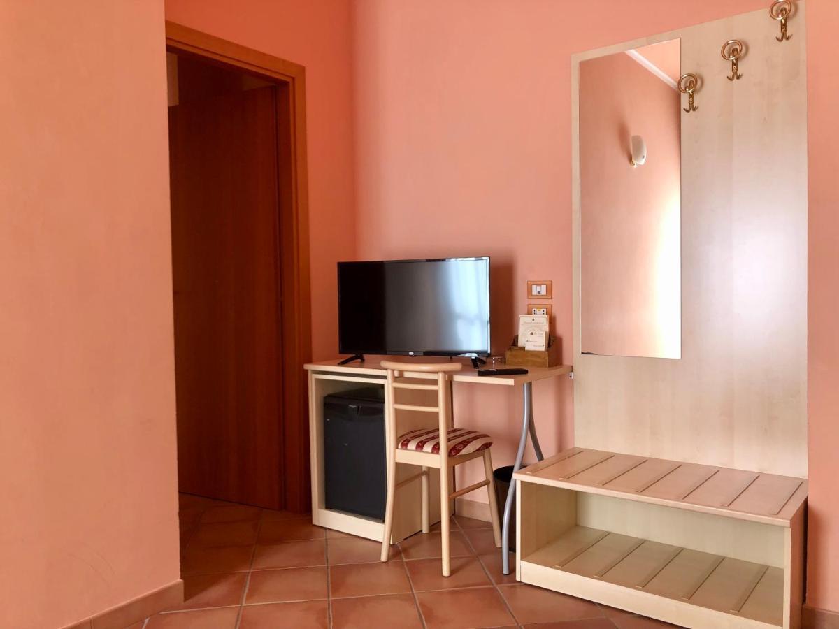 Hotel Di Rocco Лорето Апрутино Екстериор снимка