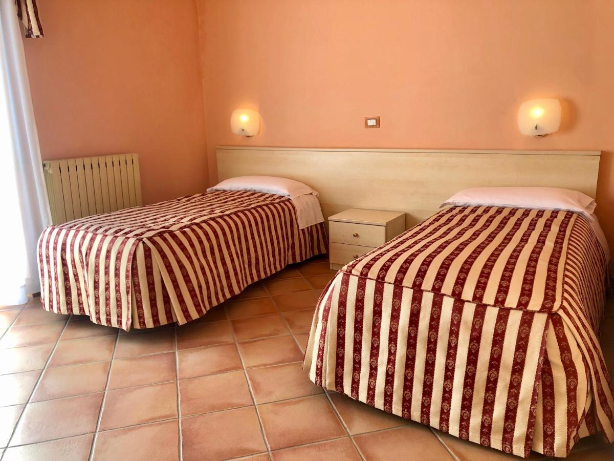 Hotel Di Rocco Лорето Апрутино Екстериор снимка