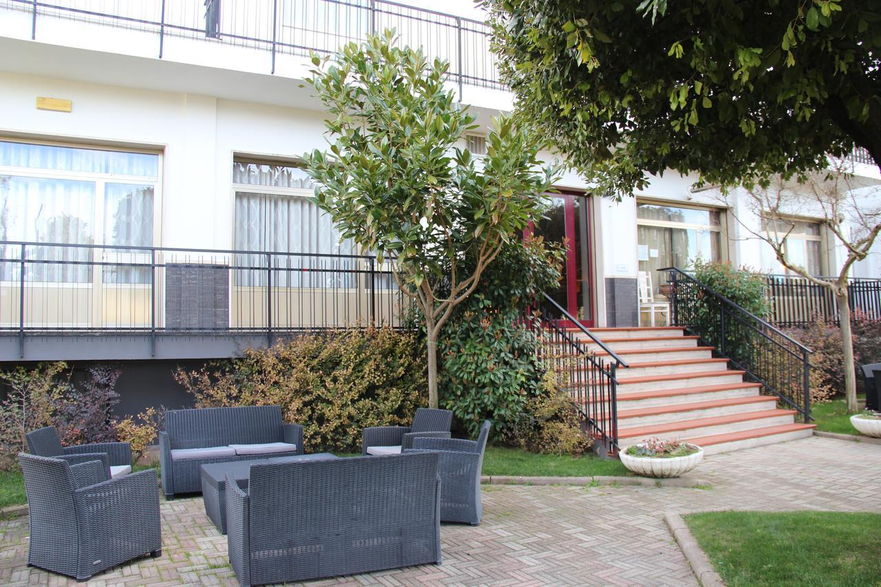 Hotel Di Rocco Лорето Апрутино Екстериор снимка
