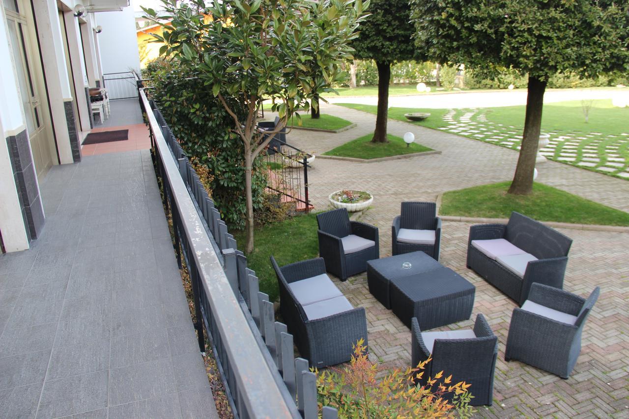 Hotel Di Rocco Лорето Апрутино Екстериор снимка