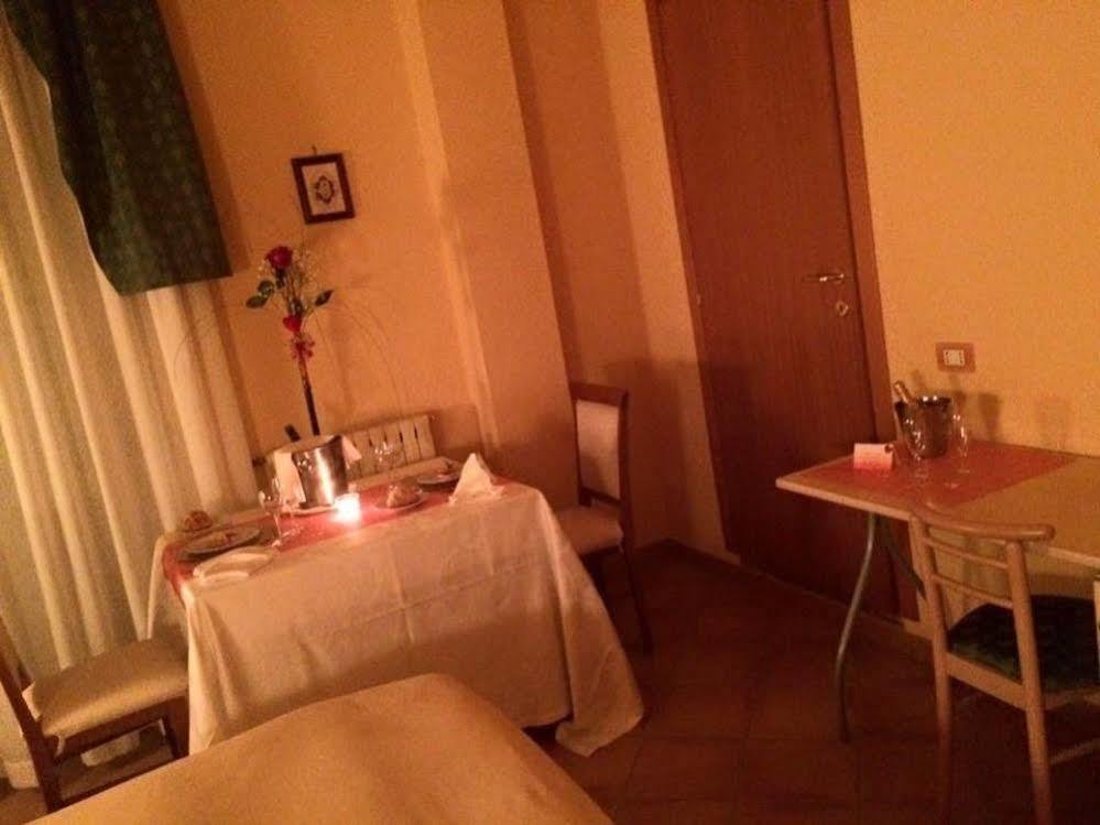 Hotel Di Rocco Лорето Апрутино Екстериор снимка