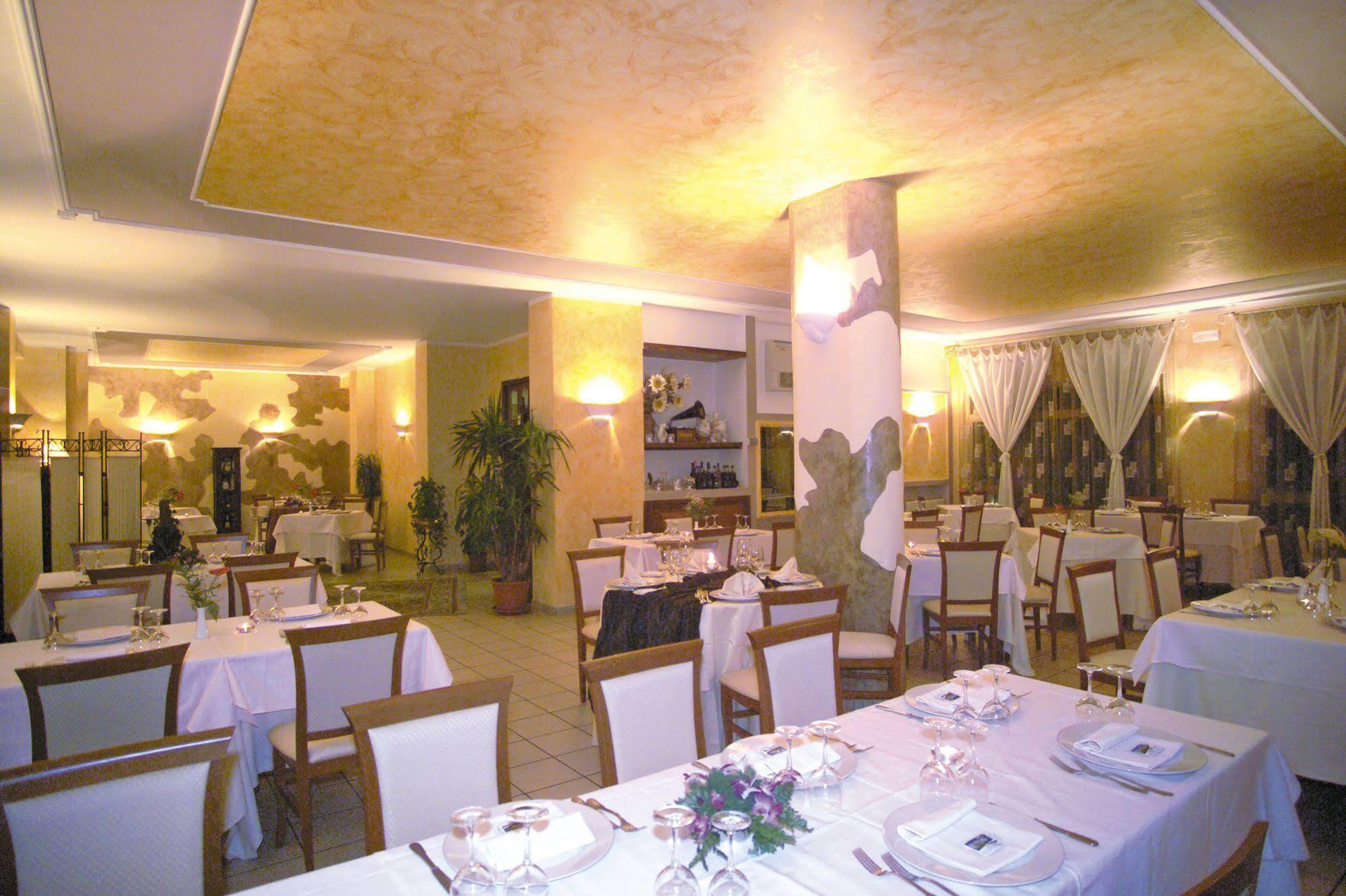 Hotel Di Rocco Лорето Апрутино Екстериор снимка